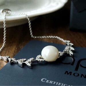 Elegant Pearl and Silver Necklace